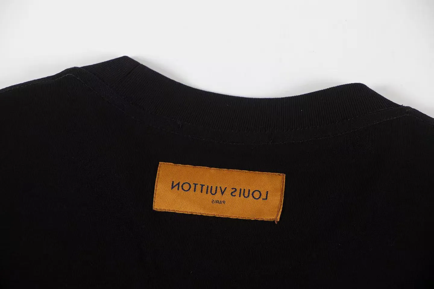 🅿️160 Style: 2026 new Louis Vuitton short-sleeved T-shirt Material: High version 300g double yarn combed cotton Size: S～XL Color: Black Style number: Z030